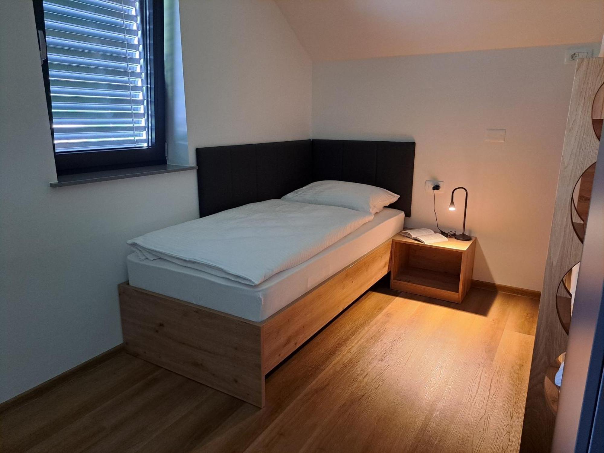 S&B'S Retreat Apartment Godovic Ngoại thất bức ảnh