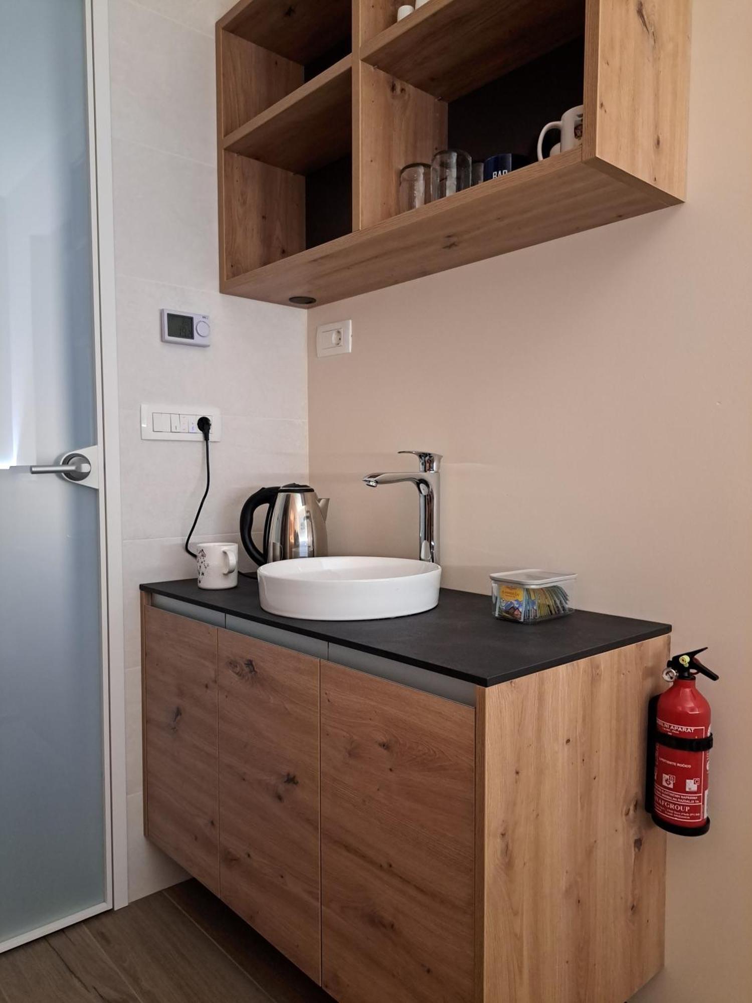 S&B'S Retreat Apartment Godovic Ngoại thất bức ảnh